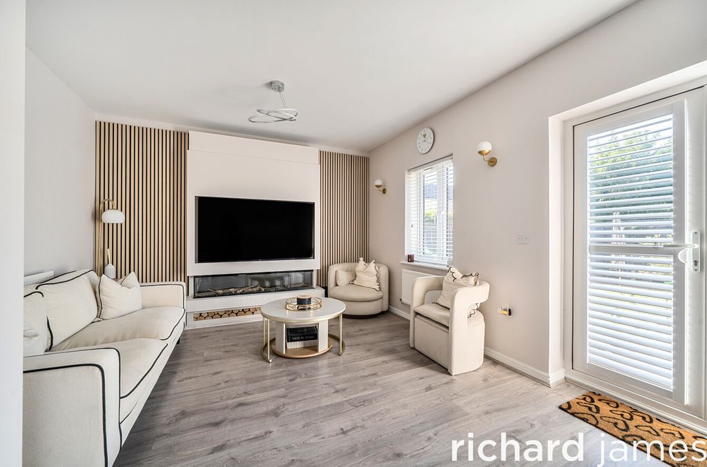 Property photo 2 of 14 Bcf82c245F6B451Eb65d6A038Aa099E7