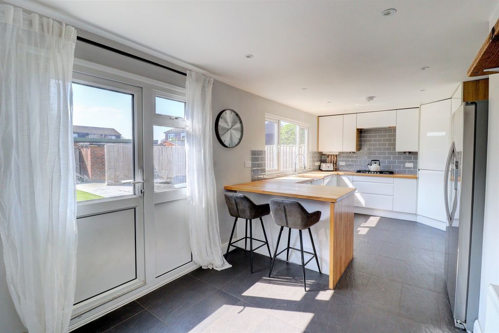 Property photo 2 of 13 Picture No. 05