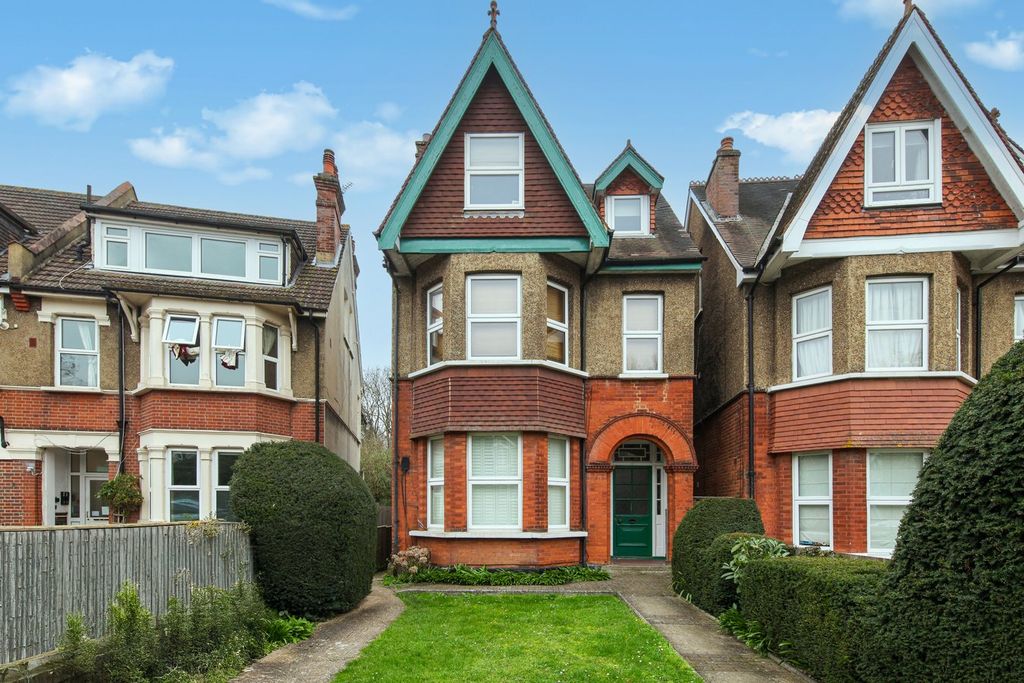 Property photo 1 of 9