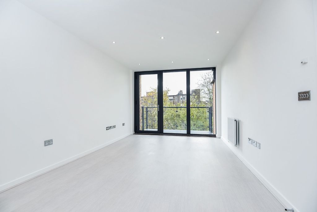 Property photo 3 of 6 Picture No. 02