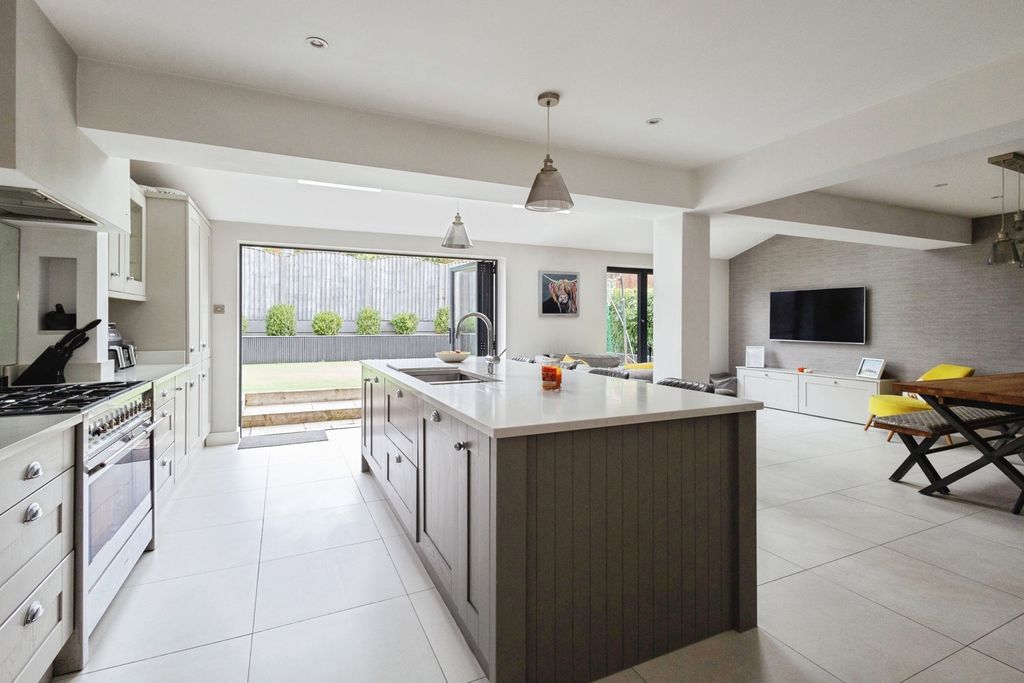Property photo 3 of 37 Pbox-Img.Jpg