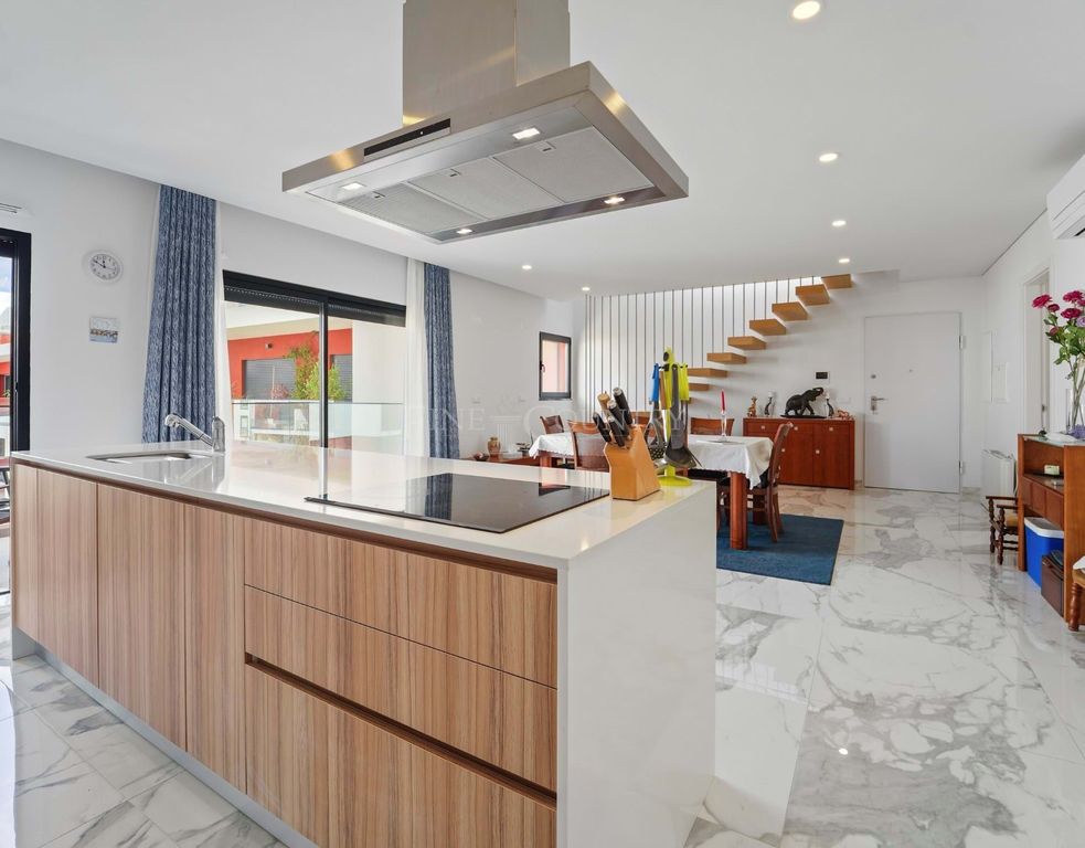 Property photo 2 of 27