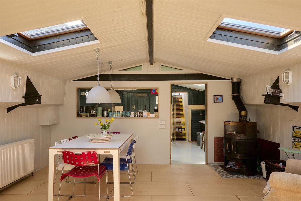 Property photo 2 of 36