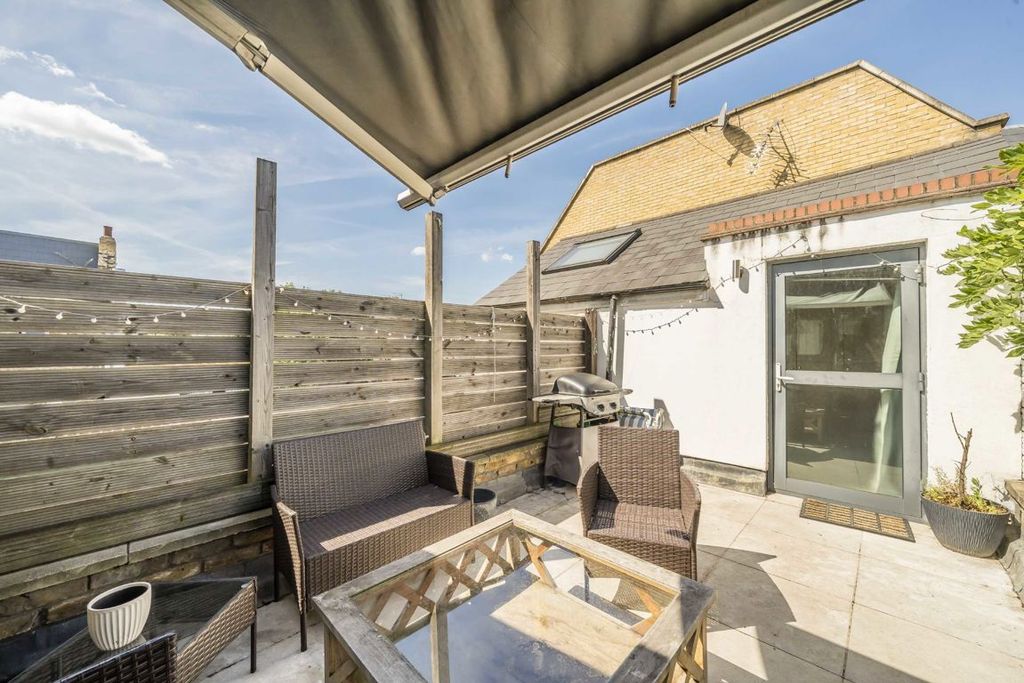 Property photo 3 of 6