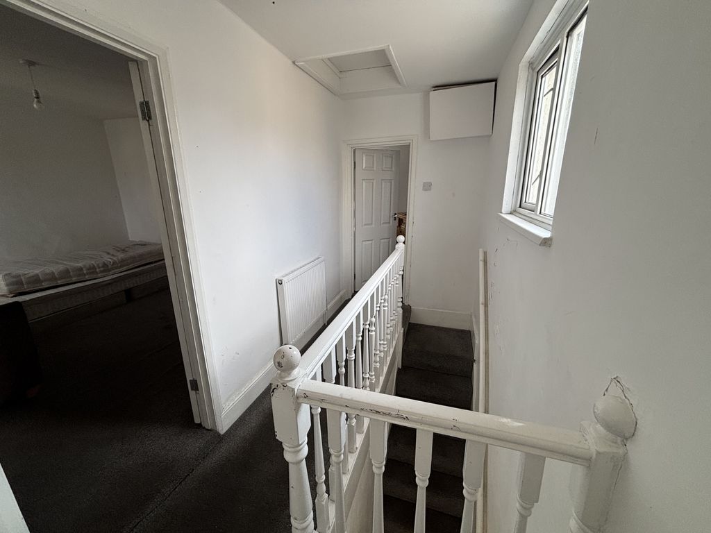 Property photo 3 of 7 Photo 2