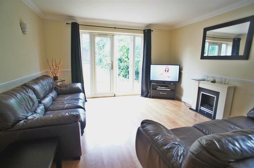 Property photo 2 of 7 Lounge .Jpg