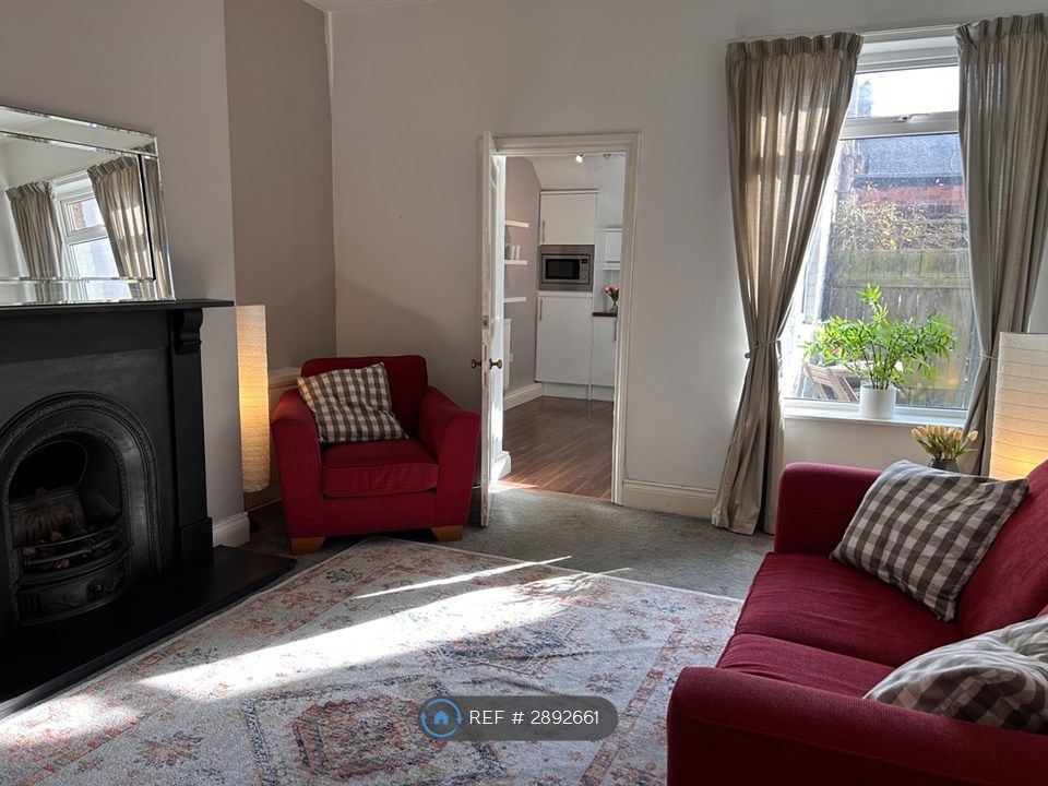 Property photo 1 of 18 Living Room