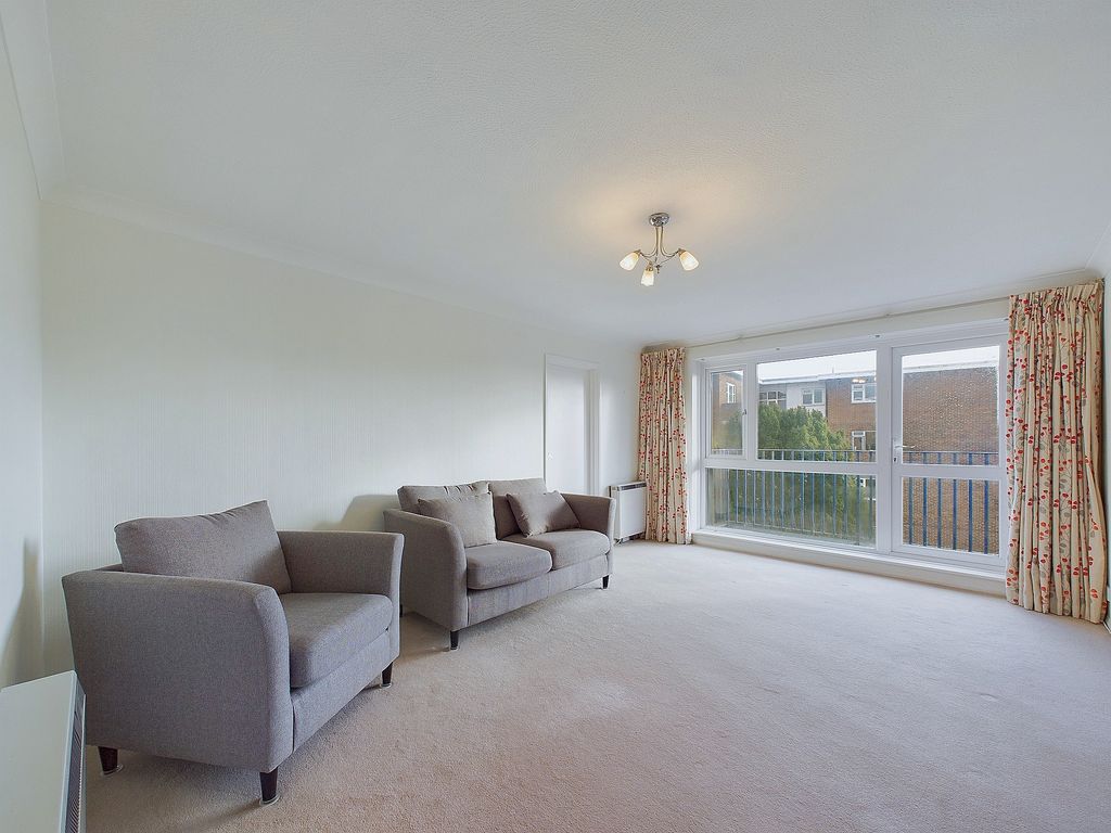 Property photo 3 of 10 Cam03519G0-Pr0206-Still005