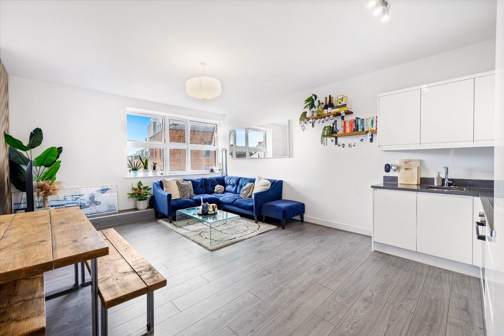 Property photo 3 of 14 Flat 23, The Pinnacle Full Res-4.Jpg