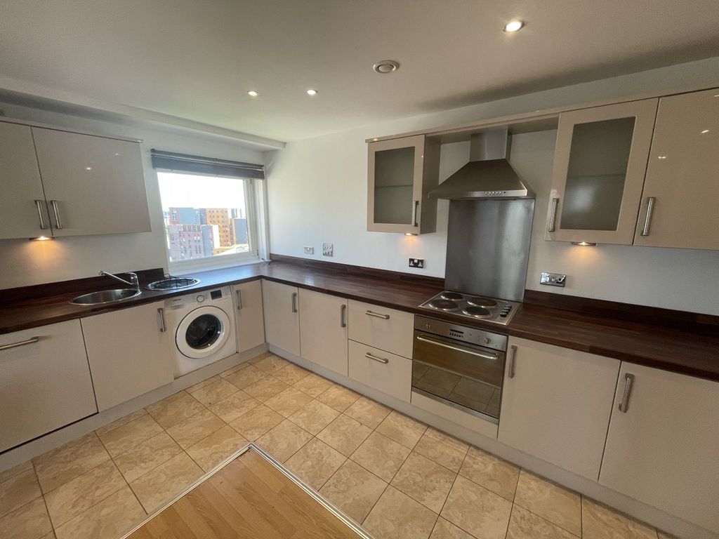 Property photo 3 of 8 Kitchen