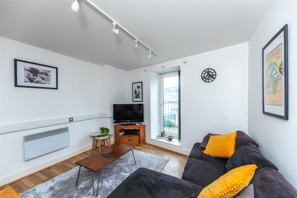 Property photo 3 of 22 Living Room