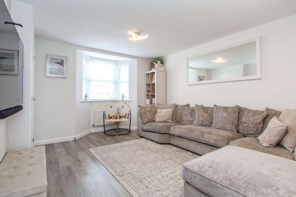 Property photo 2 of 24 Lounge