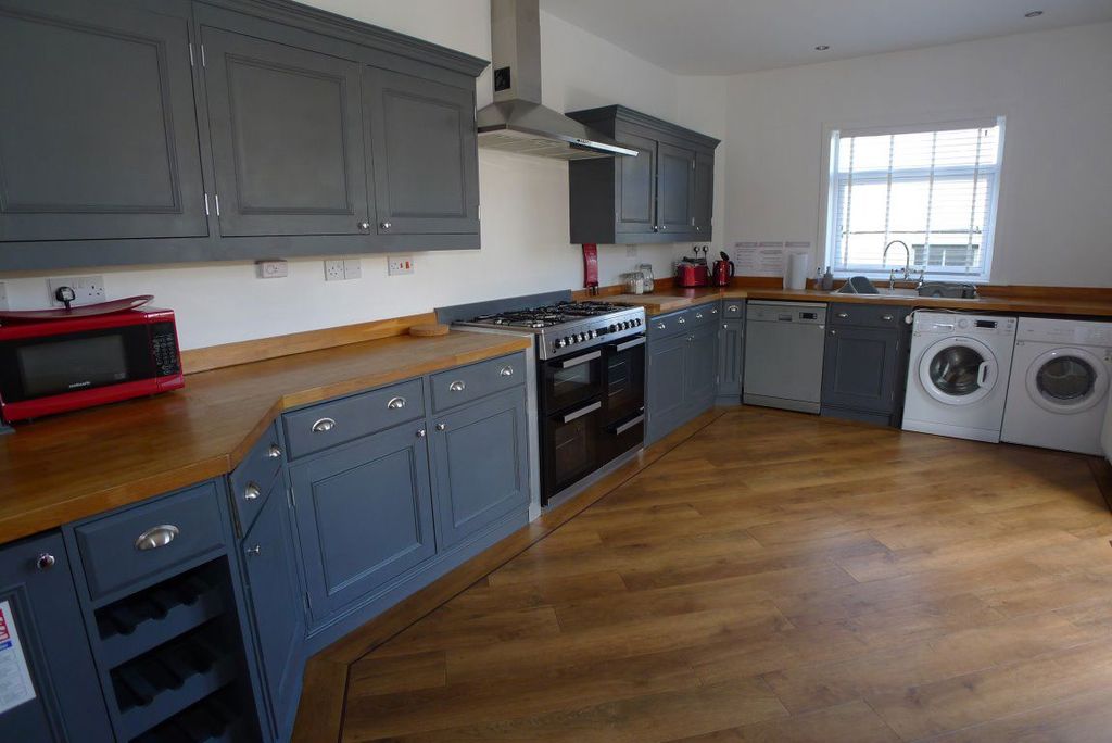 Property photo 3 of 32