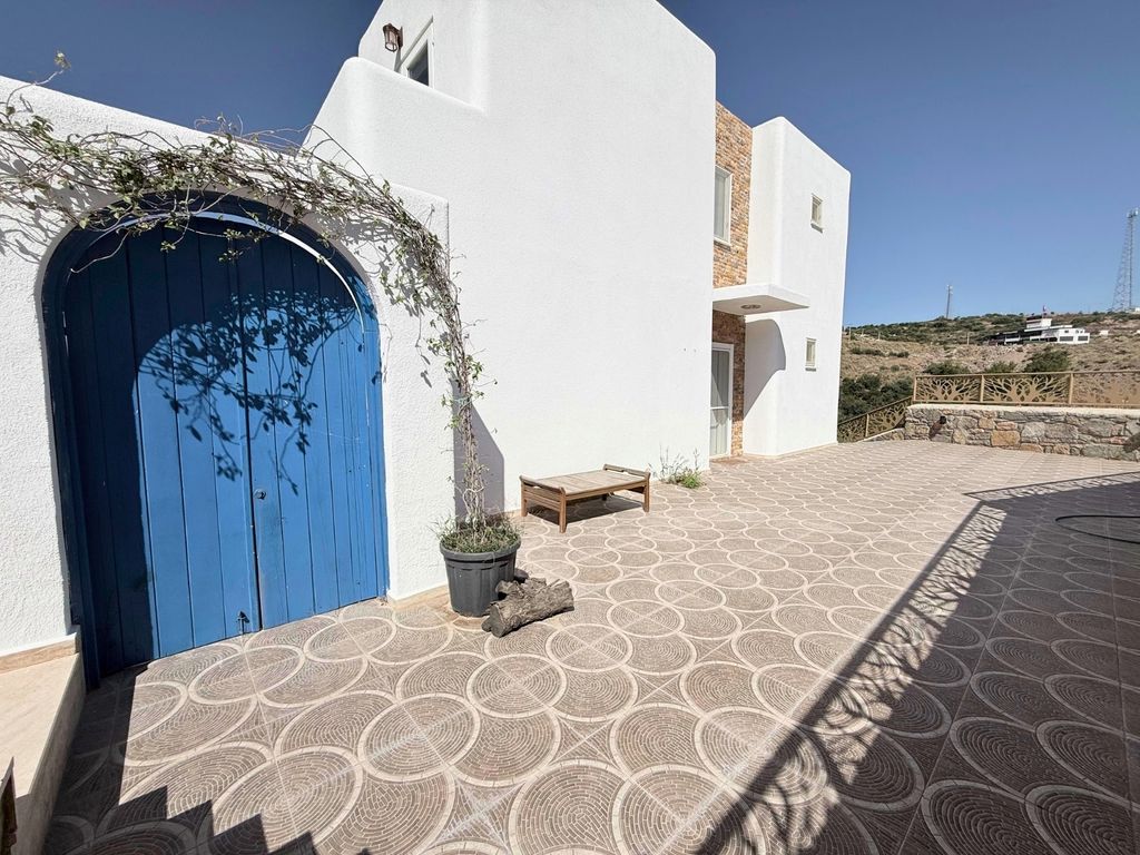 Property photo 3 of 24 Nature View Bodrum Villa With A Private Pool For Sale In Bogazici - Villa Entrance And Parking