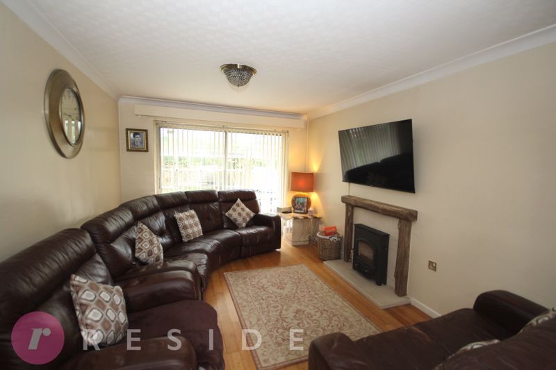 Property photo 3 of 14 Lounge