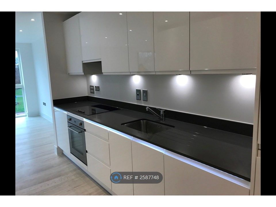 Property photo 3 of 16 Kitchen Area