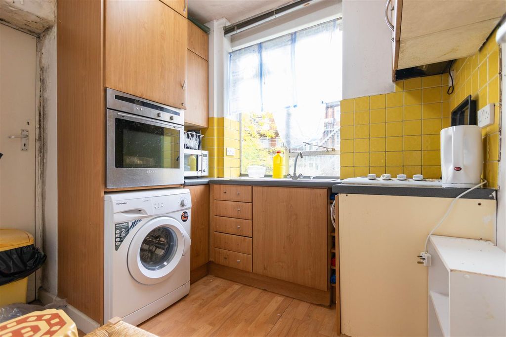 Property photo 3 of 6 Kitchen.Jpg