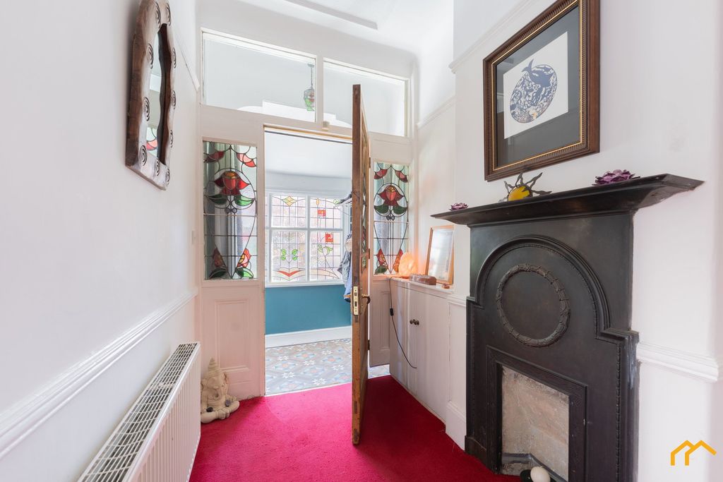 Property photo 2 of 28