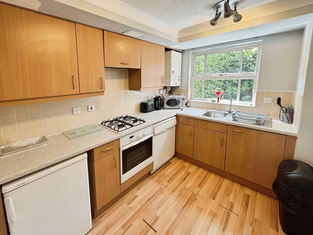 Property photo 3 of 9 Kitchen