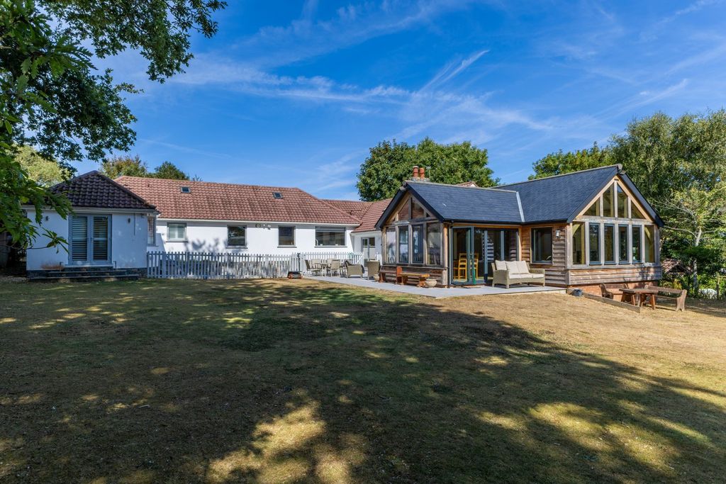 Property photo 1 of 37 Picture No. 10