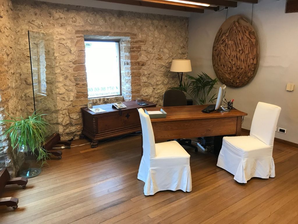 Property photo 2 of 21 84.Jpg