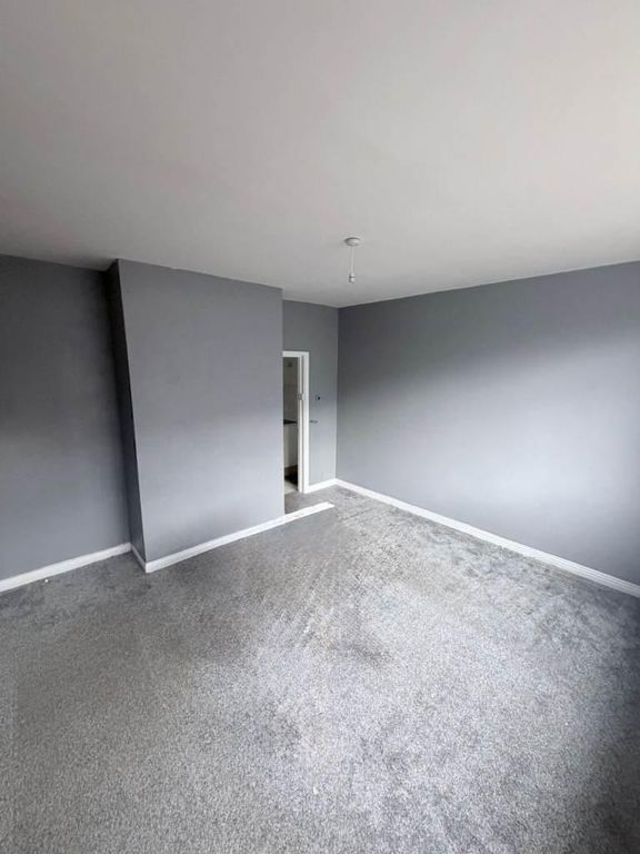 Property photo 3 of 7 Lounge