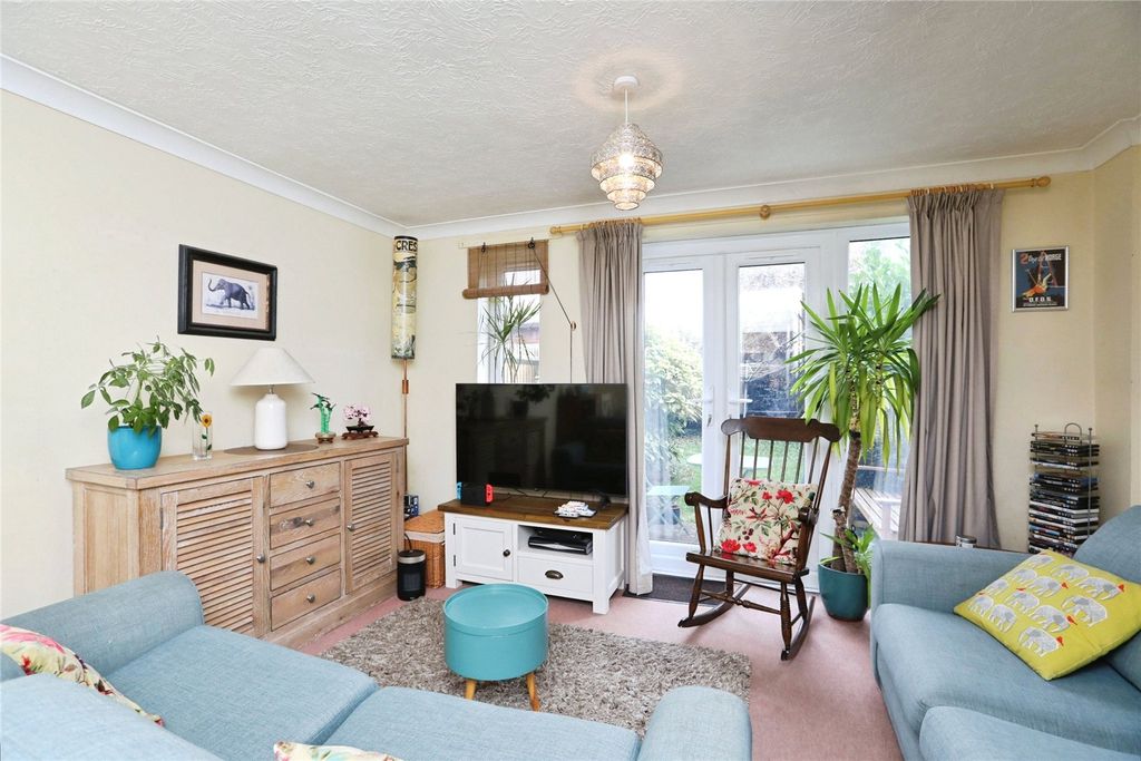 Property photo 3 of 10 Living Room