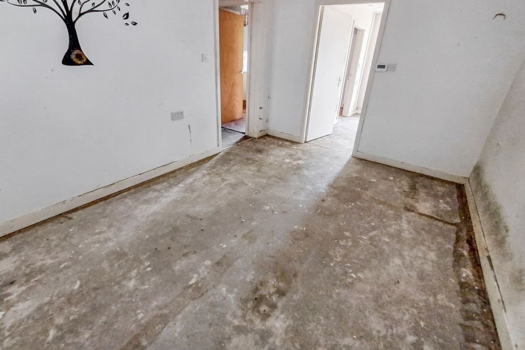 Property photo 3 of 20 82 Jocelyn Street, Monsall, Manchester, Greater Manchester, M40 8Bf