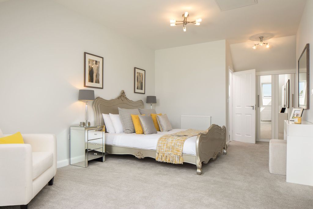 Property photo 3 of 6 En Suite Master Bedroom In The Woodcote Show Home At Park Farm, Thornbury