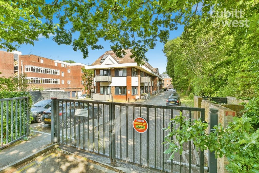 Property photo 2 of 8 Eabd2090-901Gzpkd