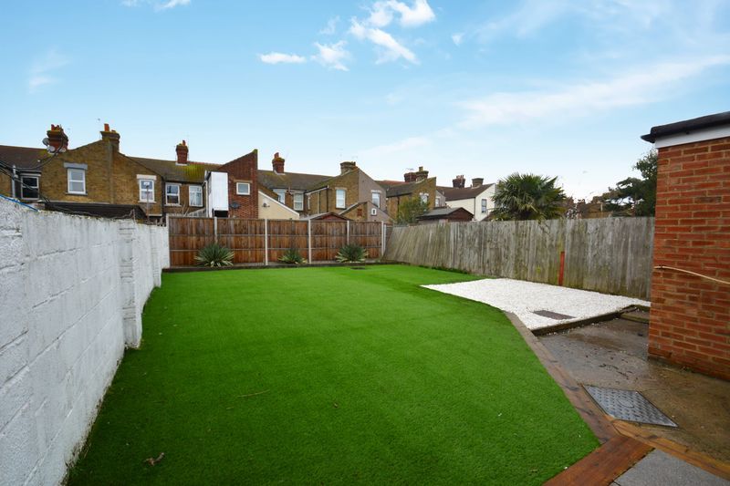 Property photo 2 of 11 Photo 3