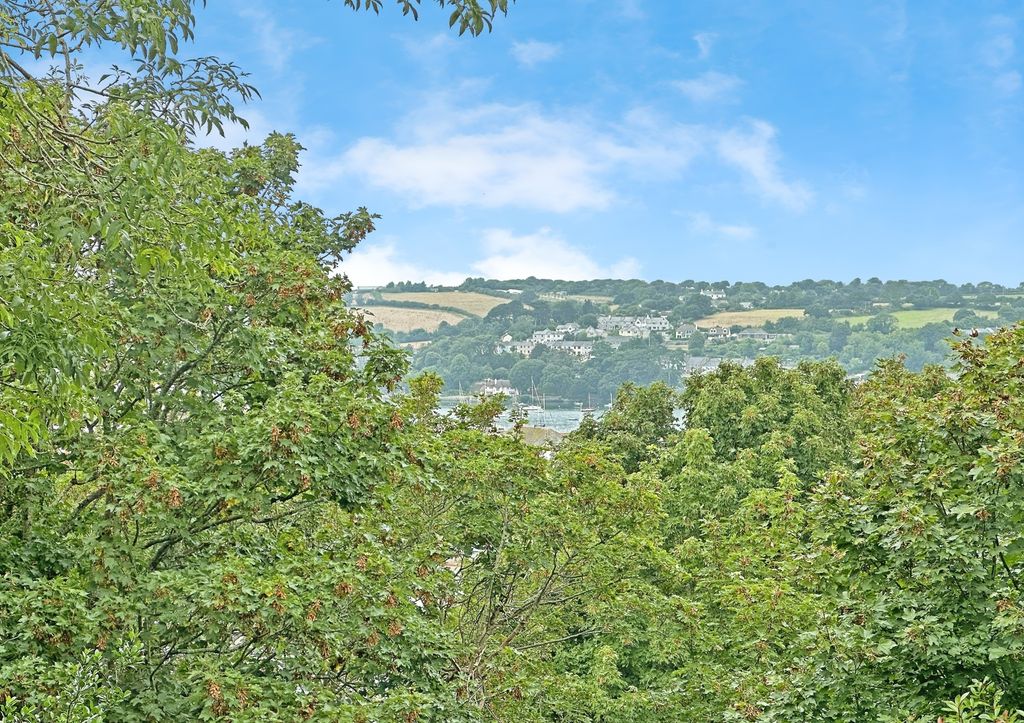 Property photo 3 of 17 Photo