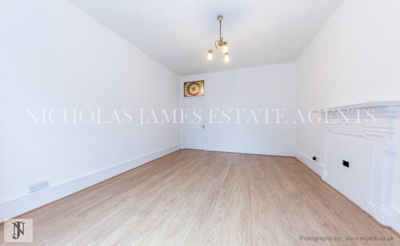 Property photo 3 of 8 Photo 4