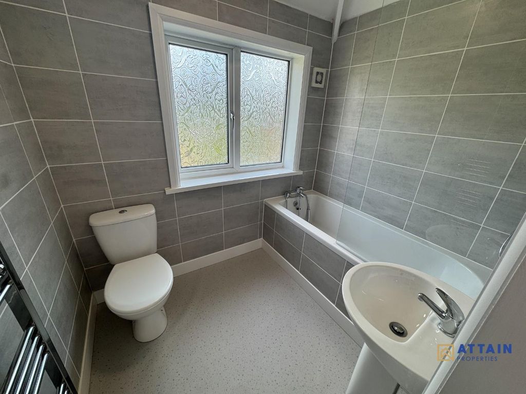 Property photo 3 of 15 Family Bathroom.Jpg
