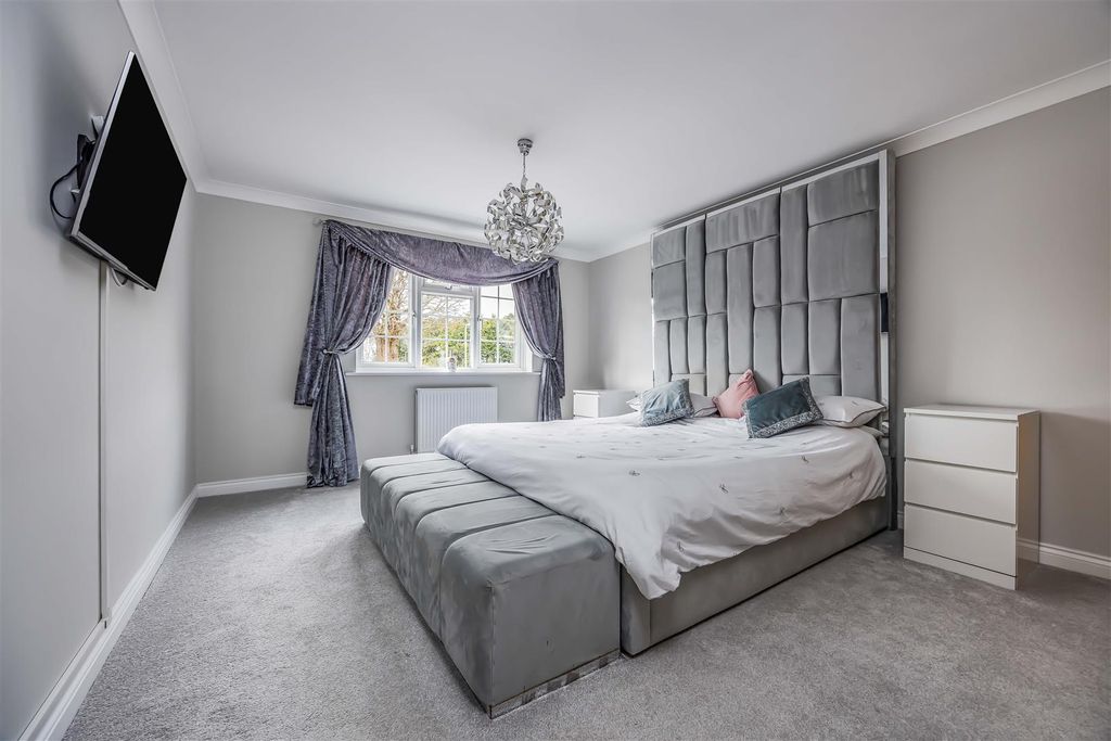 Property photo 3 of 23 53 Fourth Avenue, Havant-Small-Porticomarketing-So