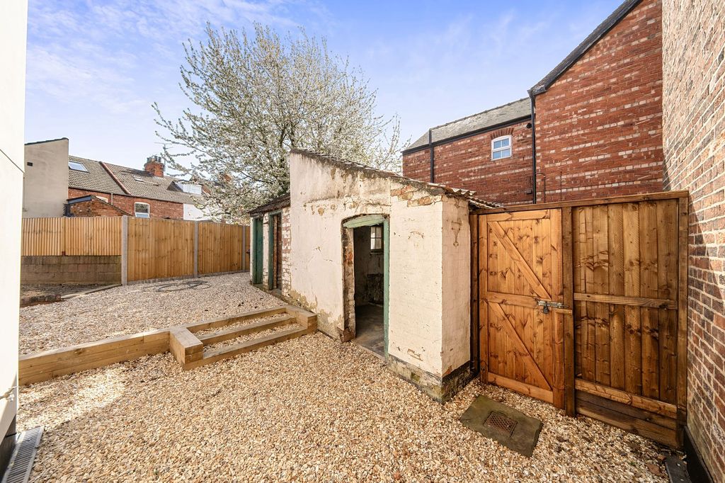 Property photo 3 of 23