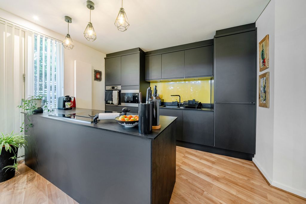 Property photo 2 of 21 1454013-7-69F241c...