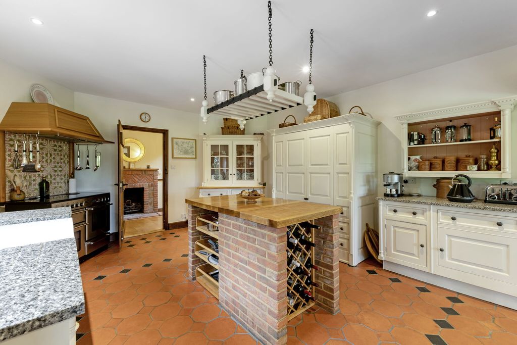 Property photo 3 of 25