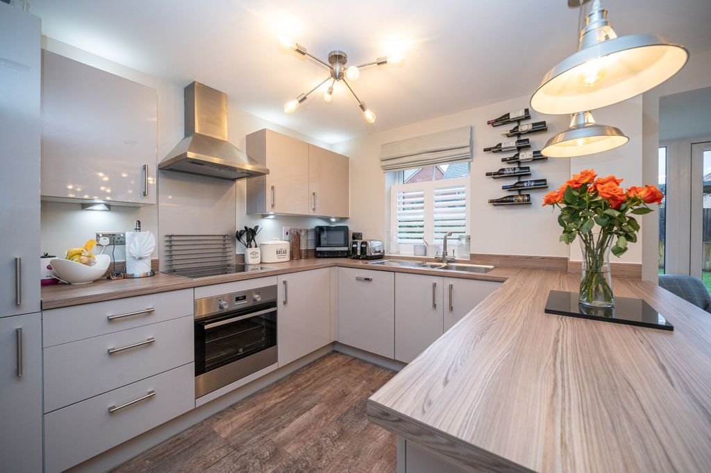 Property photo 2 of 31