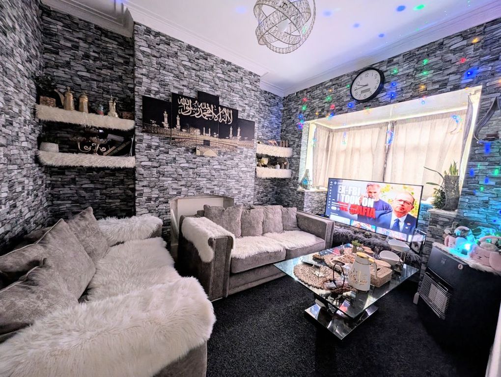 Property photo 3 of 9 Lounge