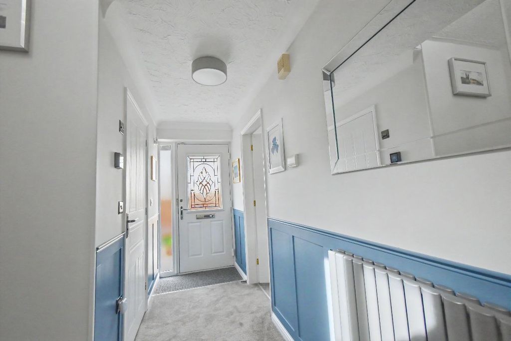 Property photo 2 of 27