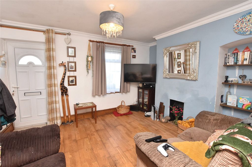 Property photo 2 of 11 Living Room