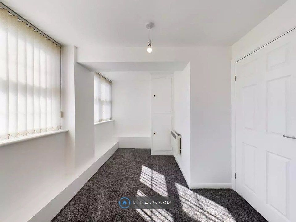 Property photo 1 of 5 Bedroom1