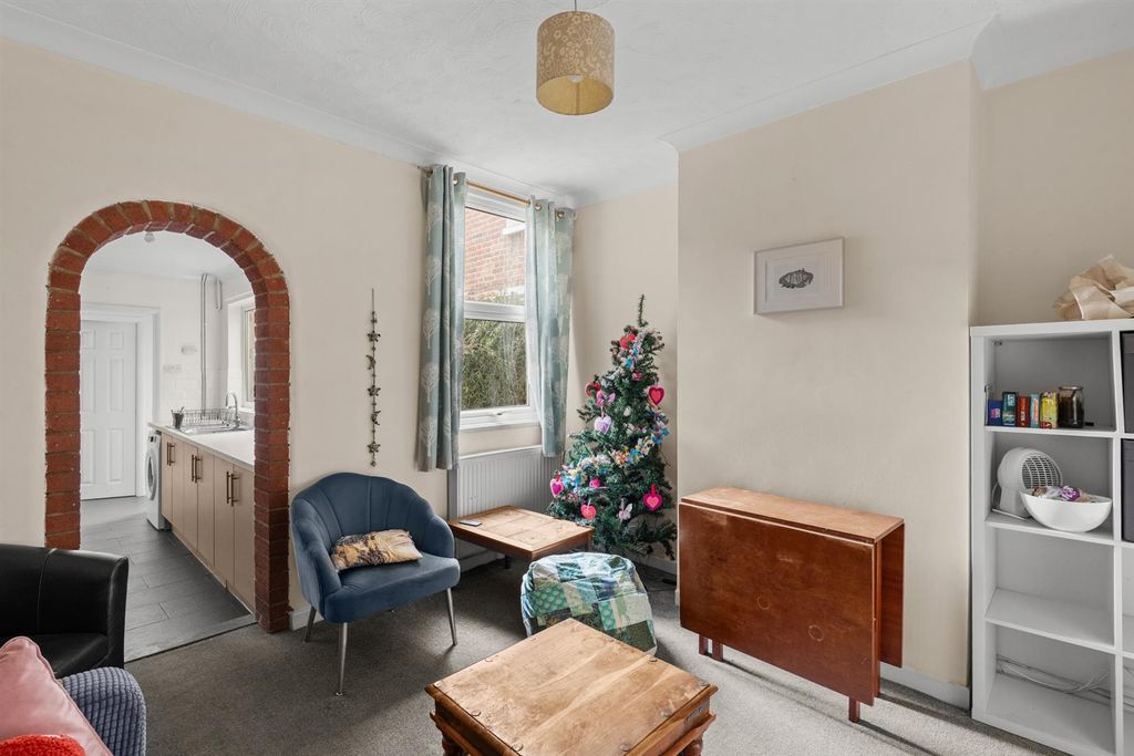 Property photo 2 of 13 36-Avenuerd-008.Jpg