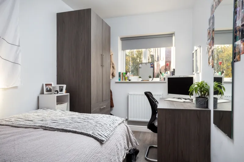 Apartment in Leeds LS6 - View 3