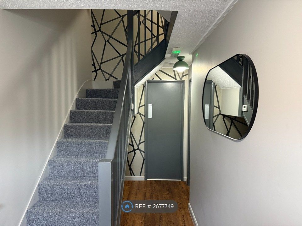 Property photo 3 of 9 Modern Hallway