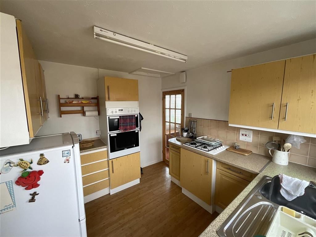 Property photo 1 of 11 Kitchen