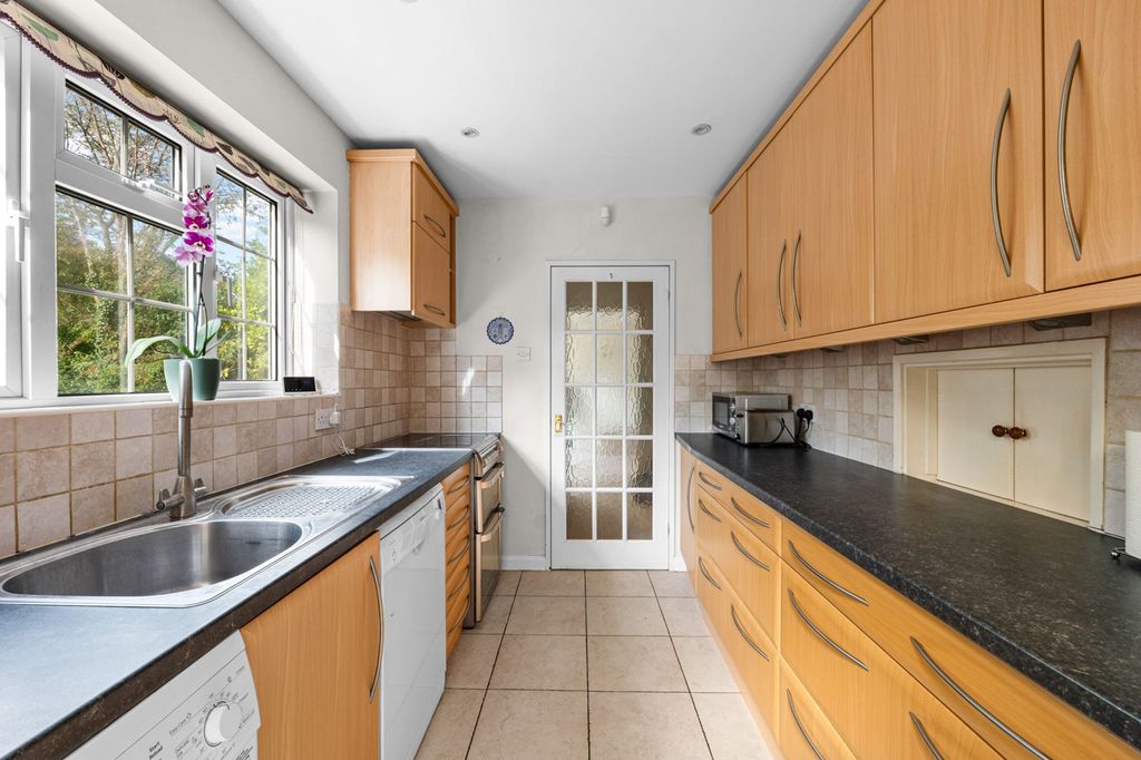 Property photo 3 of 38