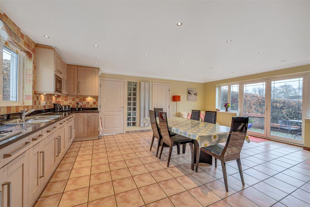 Property photo 3 of 21 Coopers Estate Agents