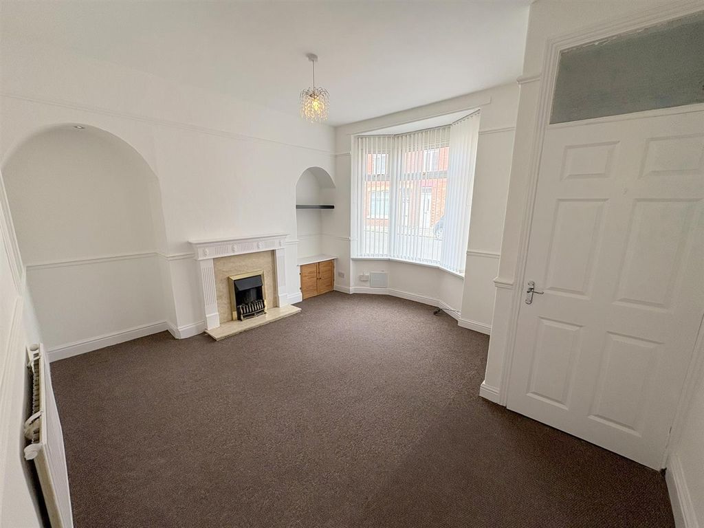 Property photo 2 of 12 Lounge